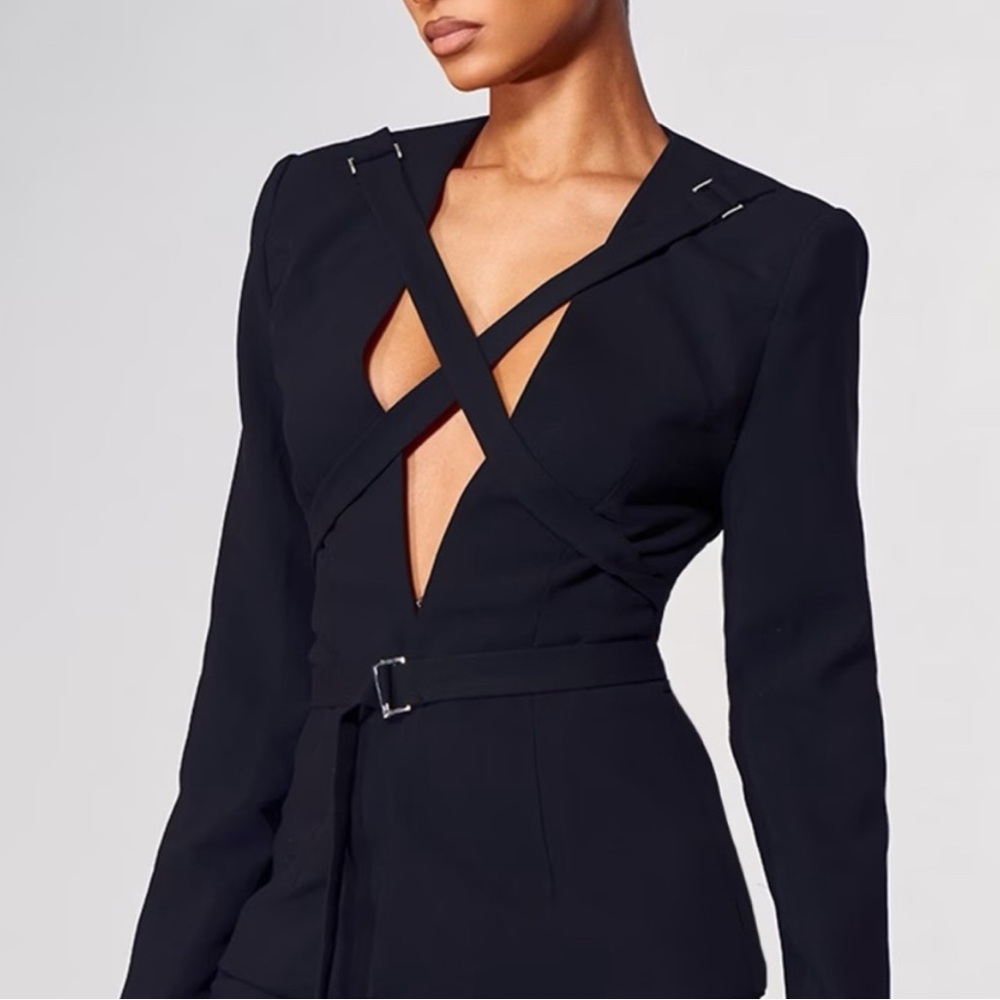 PLT Label Black Strap Detail Black Sexy Blazer Women’s Size 4 Dressy Fitted NEW